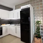Kalafatis Downtown Apartamento *