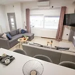 Kalafatis Downtown Apartamento Itea