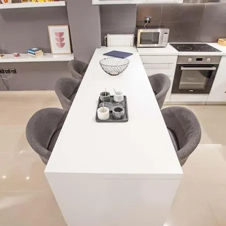 Kalafatis Downtown Apartman Itéa