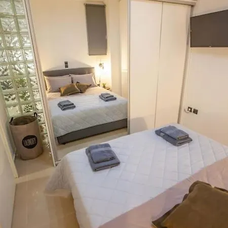 Kalafatis Downtown Apartman Itéa